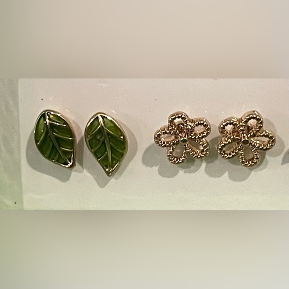 Avon Earring Box Set (10 Pairs) - Picture 4 of 6